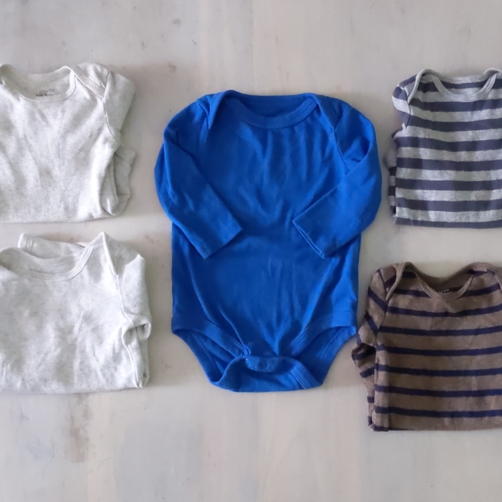 Reserved- 👶3/$12 - Lot of 5 long sleeved onesies